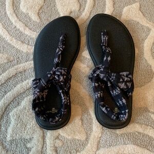 Sanuk Sandals sz 6.5